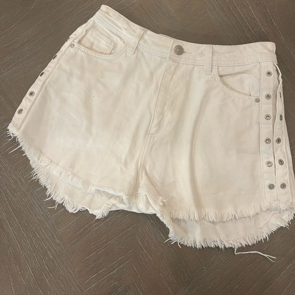 Zara White Demon Shorts, Size 2